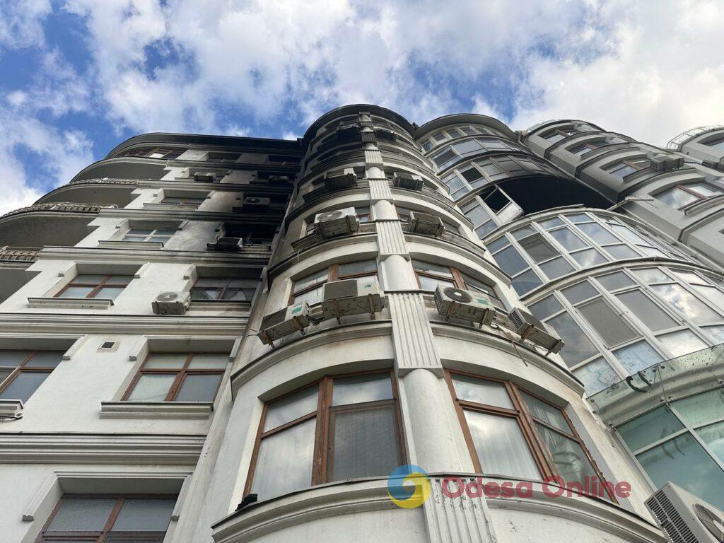 Як виглядає одеська багатоповерхівка після атаки РФ: фоторепортаж з місця події Як виглядає одеська багатоповерхівка після атаки РФ: фоторепортаж з місця події