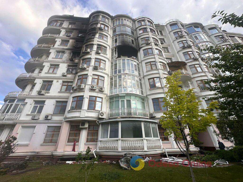 Як виглядає одеська багатоповерхівка після атаки РФ: фоторепортаж з місця події Як виглядає одеська багатоповерхівка після атаки РФ: фоторепортаж з місця події