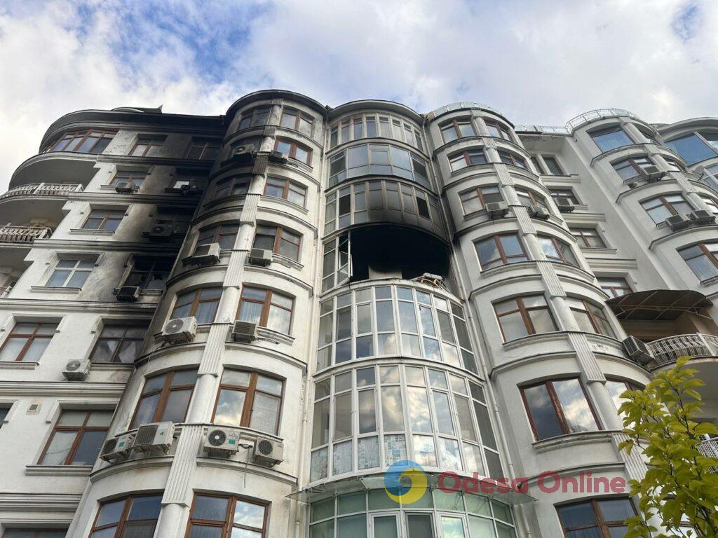 Як виглядає одеська багатоповерхівка після атаки РФ: фоторепортаж з місця події Як виглядає одеська багатоповерхівка після атаки РФ: фоторепортаж з місця події