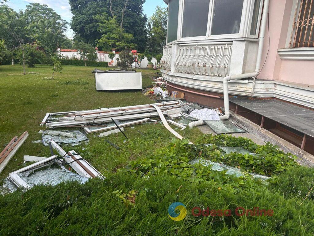 Як виглядає одеська багатоповерхівка після атаки РФ: фоторепортаж з місця події Як виглядає одеська багатоповерхівка після атаки РФ: фоторепортаж з місця події