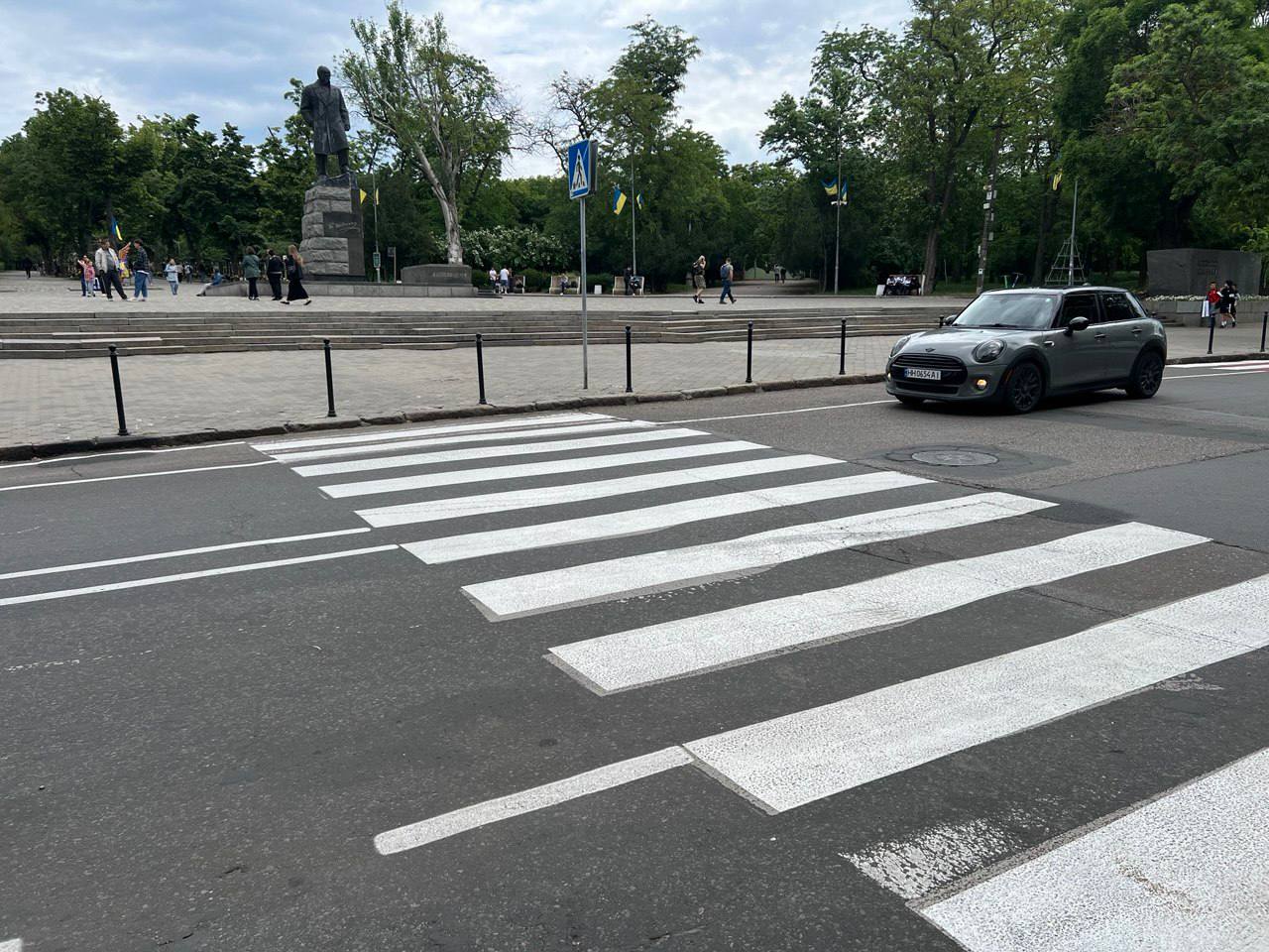 У спальних районах та центрі Одеси оновили дорожню розмітку У спальних районах та центрі Одеси оновили дорожню розмітку