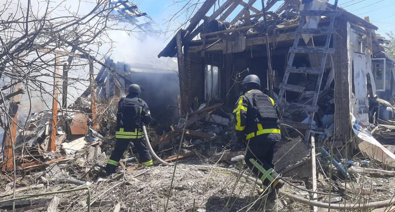 Юг Одесской области атаковали ракетами: загорелись три дома Юг Одесской области атаковали ракетами: загорелись три дома