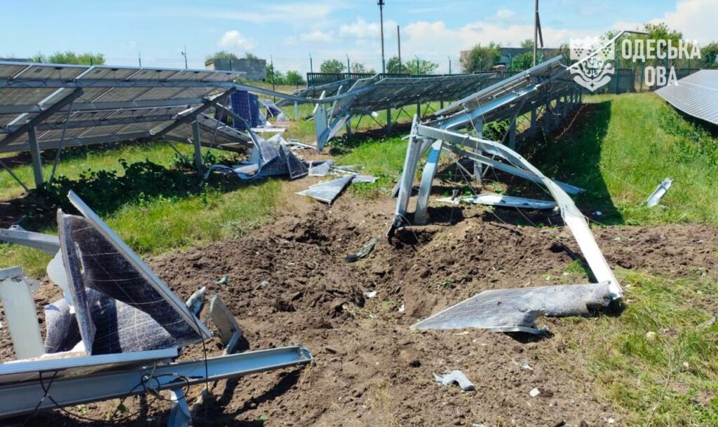 Південь Одещини атакували ракетами: загорілися три будинки