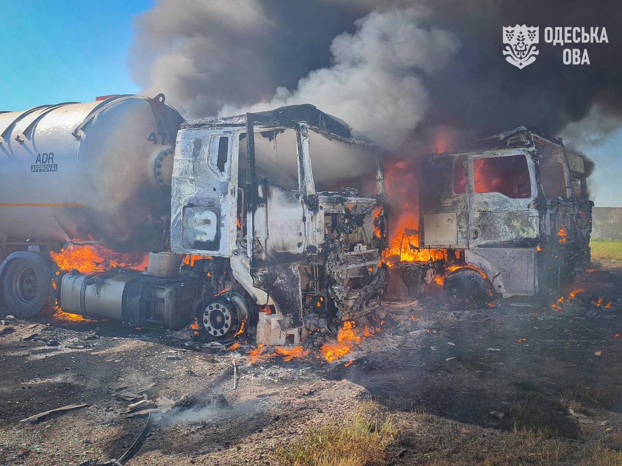 Чергова атака по Одещині: внаслідок удару загинула людина, палали бензовози