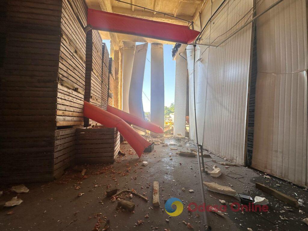 «Балістика зруйнувала наше підприємство»: фермери Одещини розповіли про наслідки ворожого удару «Баллистика разрушила наше предприятие»: фермеры Одесской области рассказали о последствиях вражеского удара