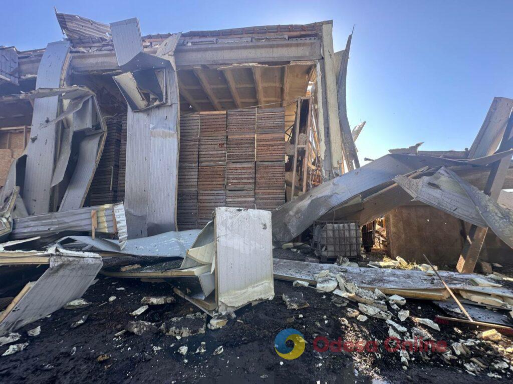 «Балістика зруйнувала наше підприємство»: фермери Одещини розповіли про наслідки ворожого удару «Баллистика разрушила наше предприятие»: фермеры Одесской области рассказали о последствиях вражеского удара