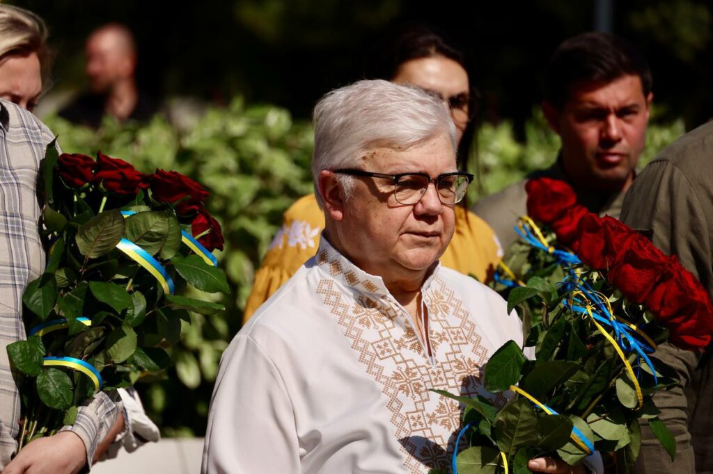 День Конституції: в Одесі поклали квіти до Меморіалу борцям за Україну