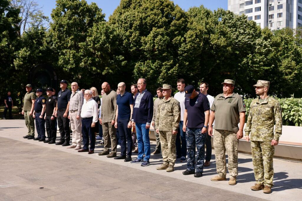 День Конституції: в Одесі поклали квіти до Меморіалу борцям за Україну