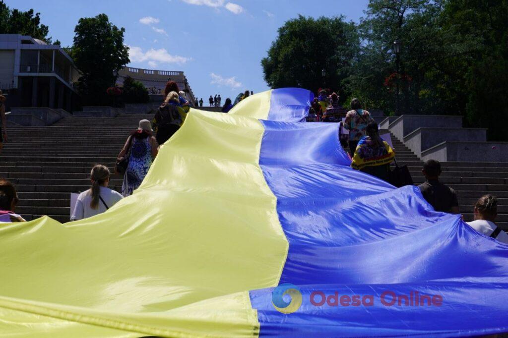 Вражеские удары, нашествие кузнечиков и летний вайб: подборка фото недели в Одессе