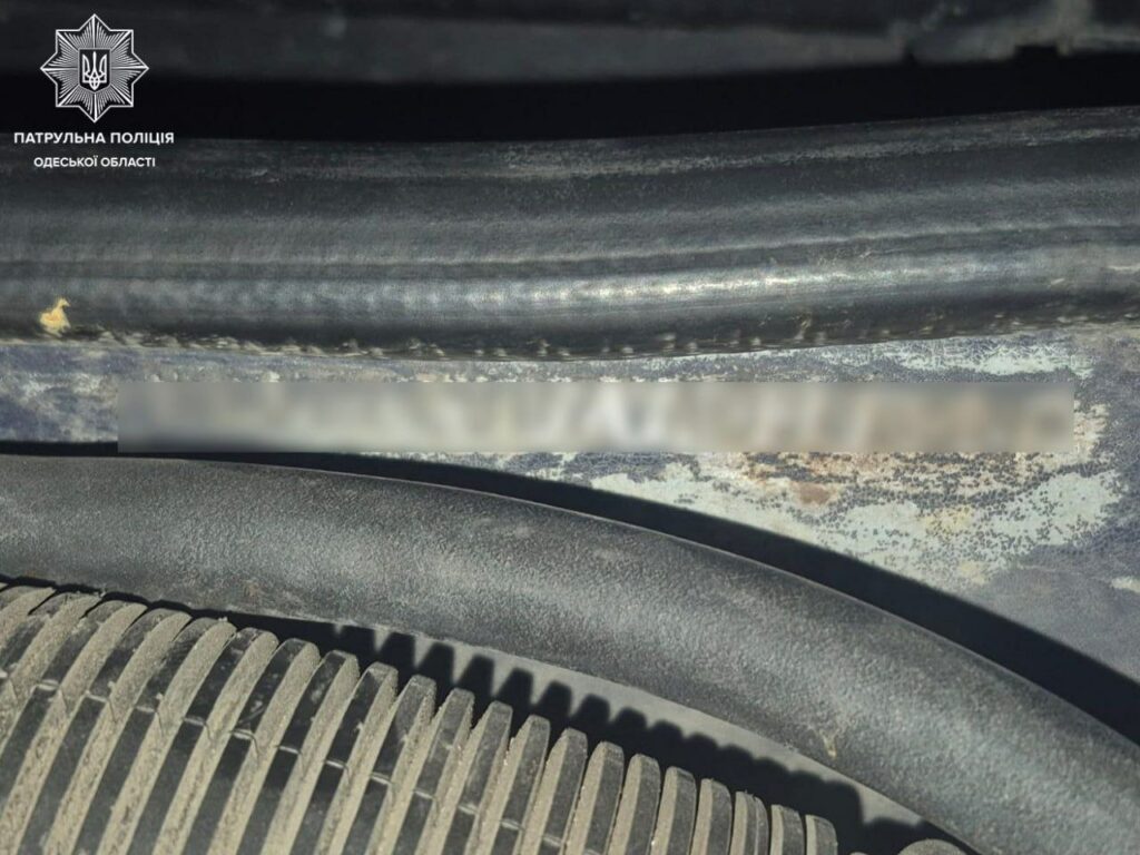 Одеські патрульні виявили два авто з ознаками підробки VIN-кодів