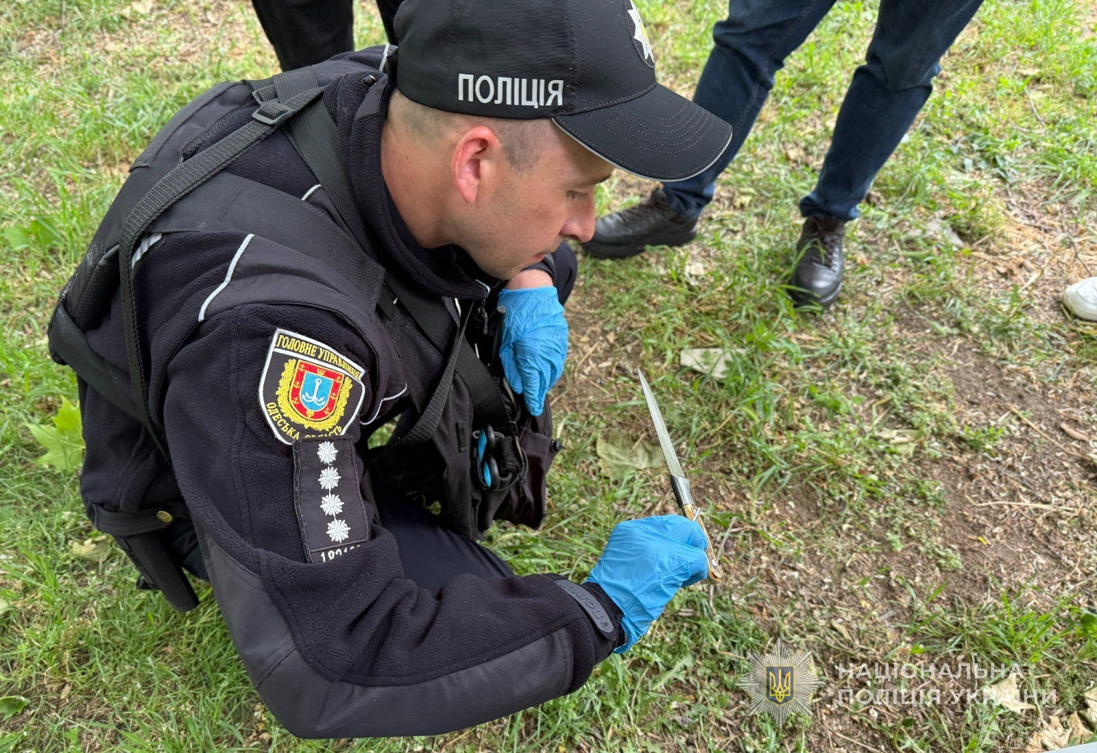 У дворі багатоповерхівки в Одесі знайшли пораненого чоловіка: підозрюваного у нападі затримали У дворі багатоповерхівки в Одесі знайшли пораненого чоловіка: підозрюваного у нападі затримали