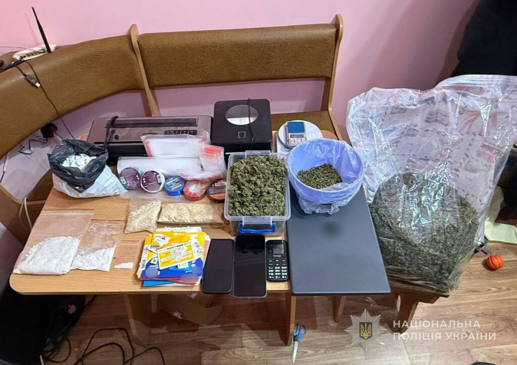 Поставлял психотропы по всей стране: в Одессе задержали наркодельца с товаром на 4,5 млн гривен