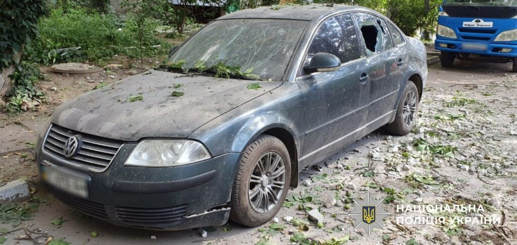 На Херсонщині внаслідок обстрілів рф загинули поліцейський та двоє фахівців гуманітарної організації В Херсонской области в результате обстрелов рф погибли полицейский и двое специалистов гуманитарной организации