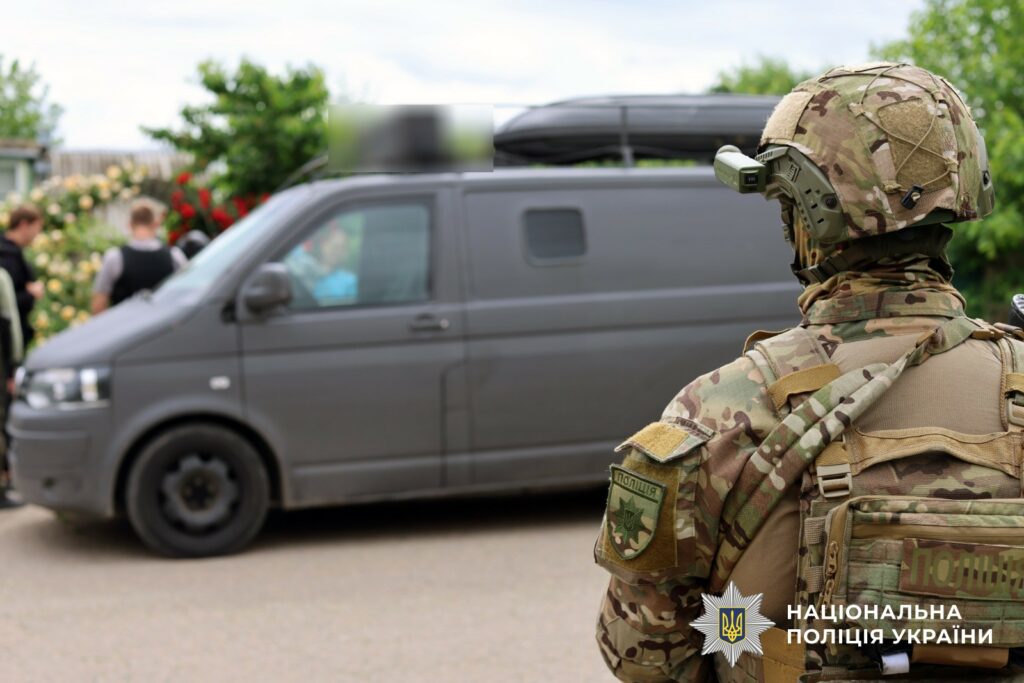 З прифронтового села на Херсонщині евакуювали останню родину з дітьми Из прифронтового села в Херсонской области эвакуировали последнюю семью с детьми