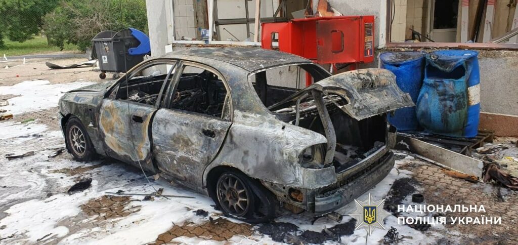 На Херсонщині внаслідок обстрілів рф загинули поліцейський та двоє фахівців гуманітарної організації В Херсонской области в результате обстрелов рф погибли полицейский и двое специалистов гуманитарной организации