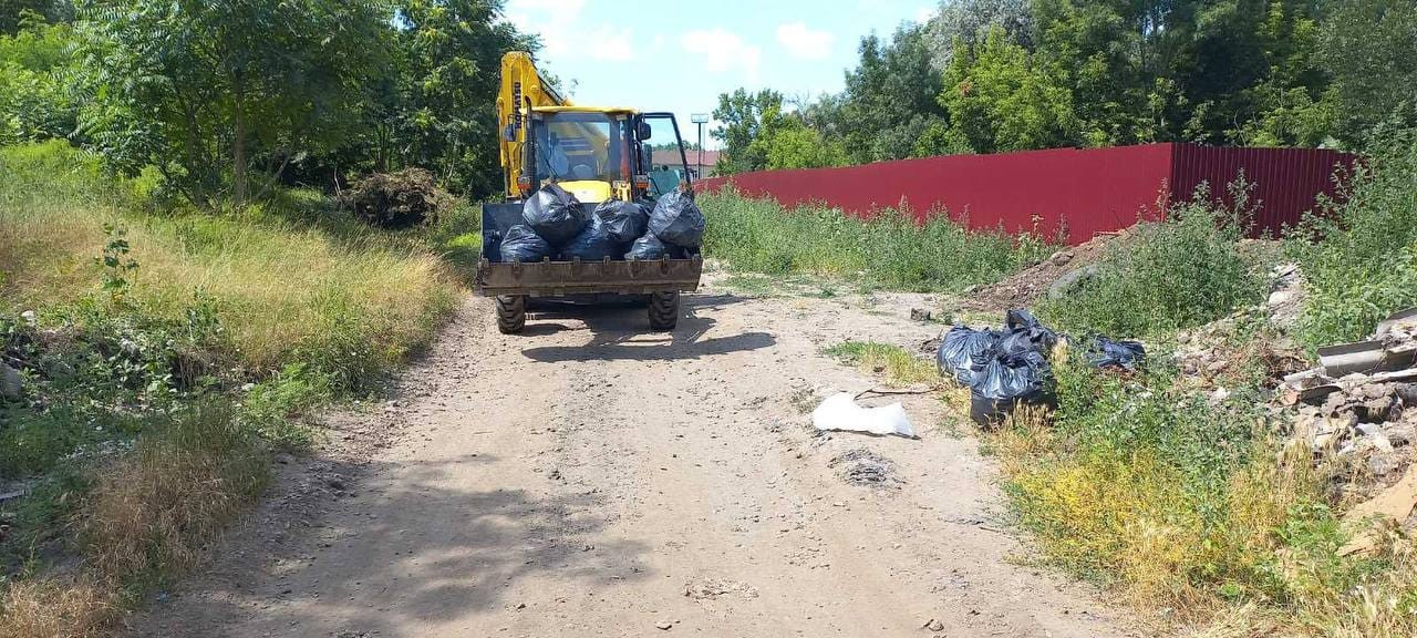 У Хаджибейському районі Одеси ліквідовують масштабне стихійне сміттєзвалище (фото) У Хаджибейському районі Одеси ліквідовують масштабне стихійне сміттєзвалище (фото)