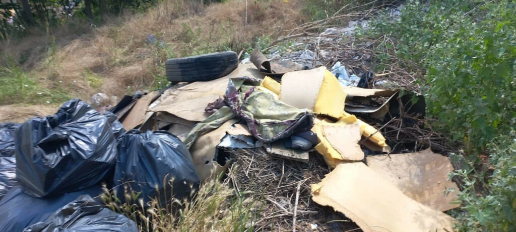 У Хаджибейському районі Одеси ліквідовують масштабне стихійне сміттєзвалище (фото) У Хаджибейському районі Одеси ліквідовують масштабне стихійне сміттєзвалище (фото)