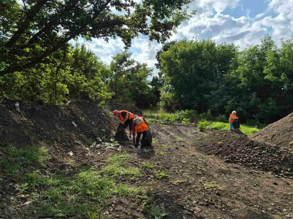 У Хаджибейському районі Одеси ліквідовують масштабне стихійне сміттєзвалище (фото) У Хаджибейському районі Одеси ліквідовують масштабне стихійне сміттєзвалище (фото)