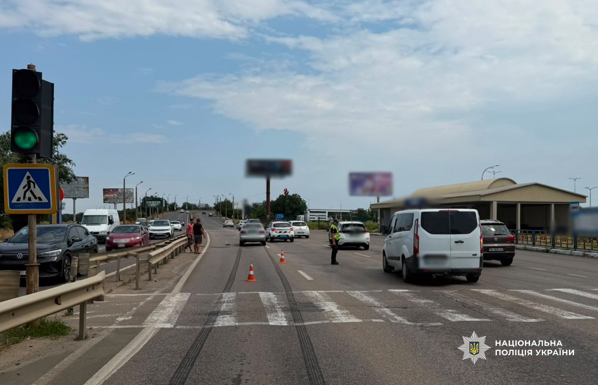 Під Одесою легковик на смерть збив жінку — постраждала померла в лікарні Під Одесою легковик на смерть збив жінку — постраждала померла в лікарні