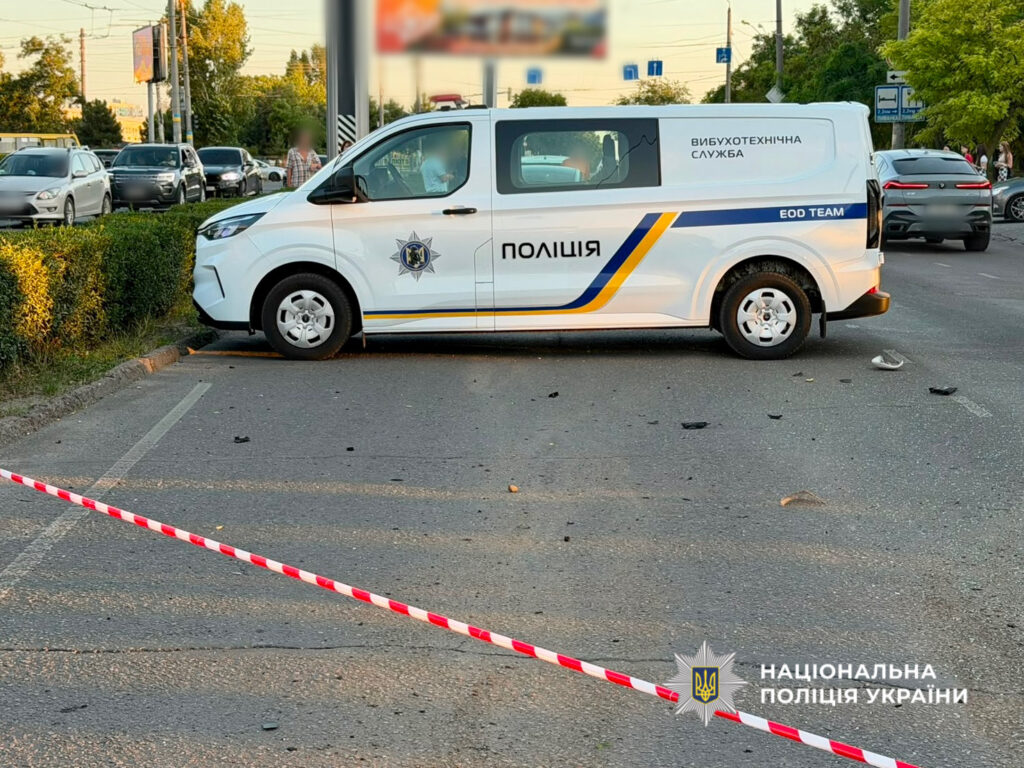 В Одесі під час руху вибухнув автомобіль: загинув чоловік, пасажирка в лікарні В Одесі під час руху вибухнув автомобіль: загинув чоловік, пасажирка в лікарні