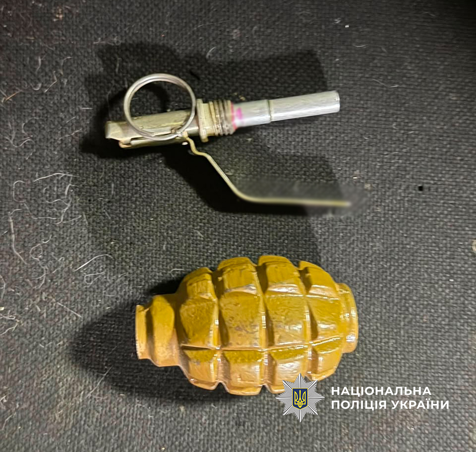 Жителя Одеського району затримали за зберігання гранати та вирощування конопель Жителя Одеського району затримали за зберігання гранати та вирощування конопель