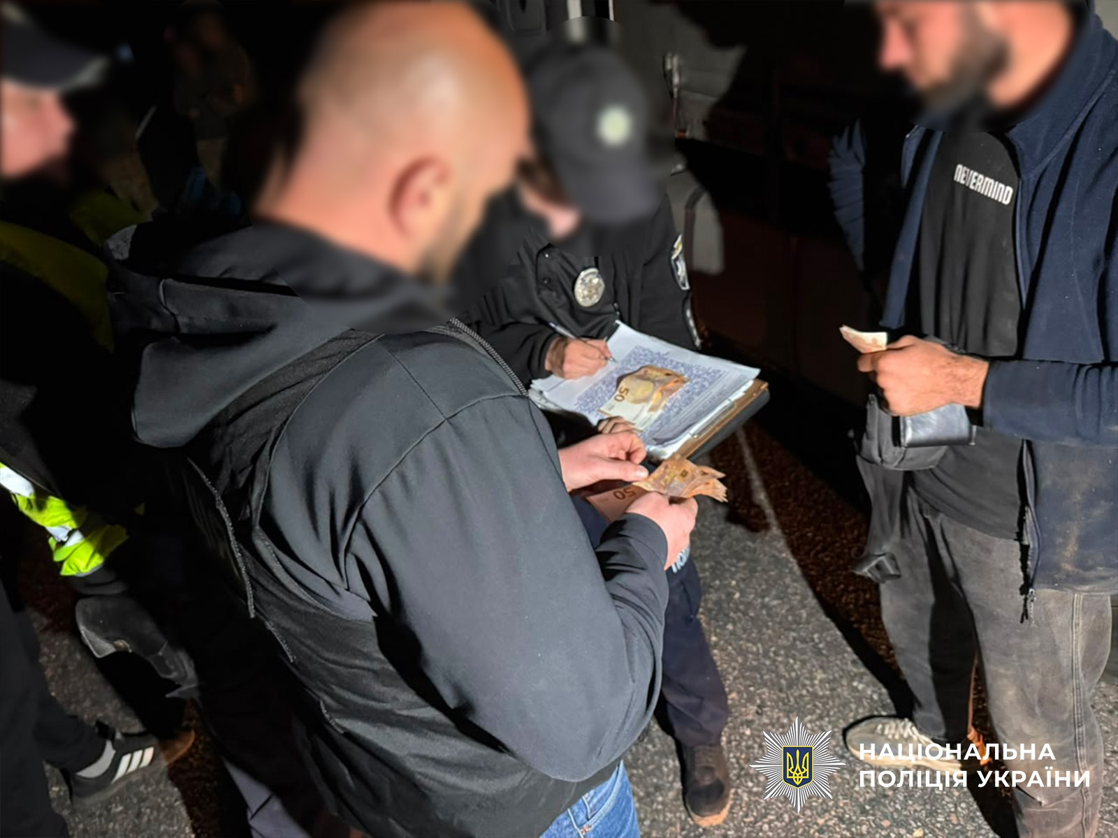 В Одесской области военнослужащего пытались перевезти через границу в двойном дне фуры В Одесской области военнослужащего пытались перевезти через границу в двойном дне фуры