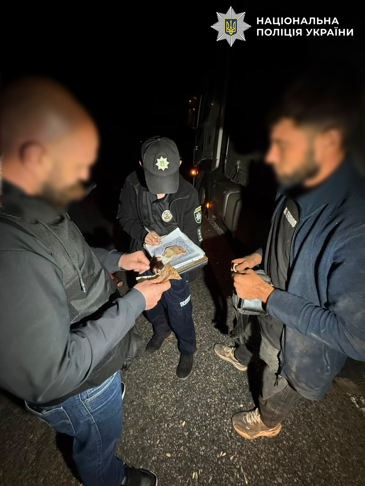 В Одесской области военнослужащего пытались перевезти через границу в двойном дне фуры В Одесской области военнослужащего пытались перевезти через границу в двойном дне фуры