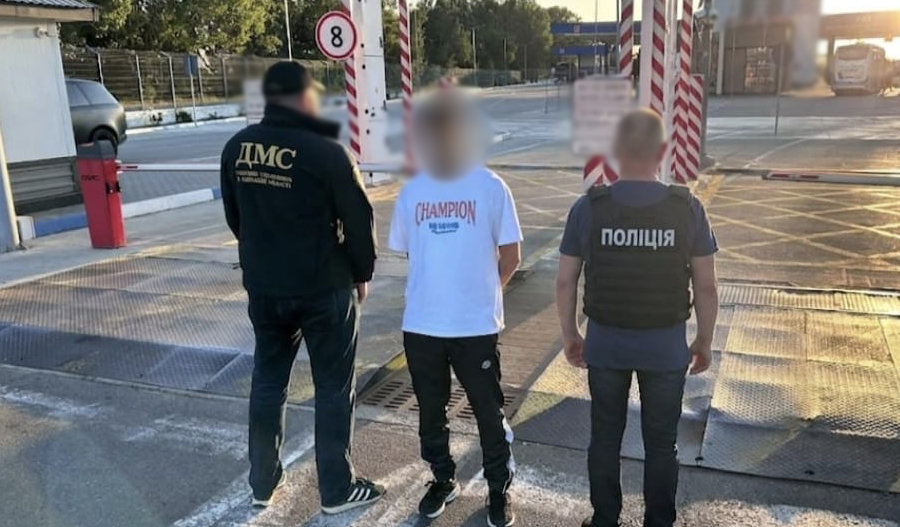 З України видворили іноземця, який відбув понад дев’ять років за вбивство на Одещині З України видворили іноземця, який відбув понад дев’ять років за вбивство на Одещині