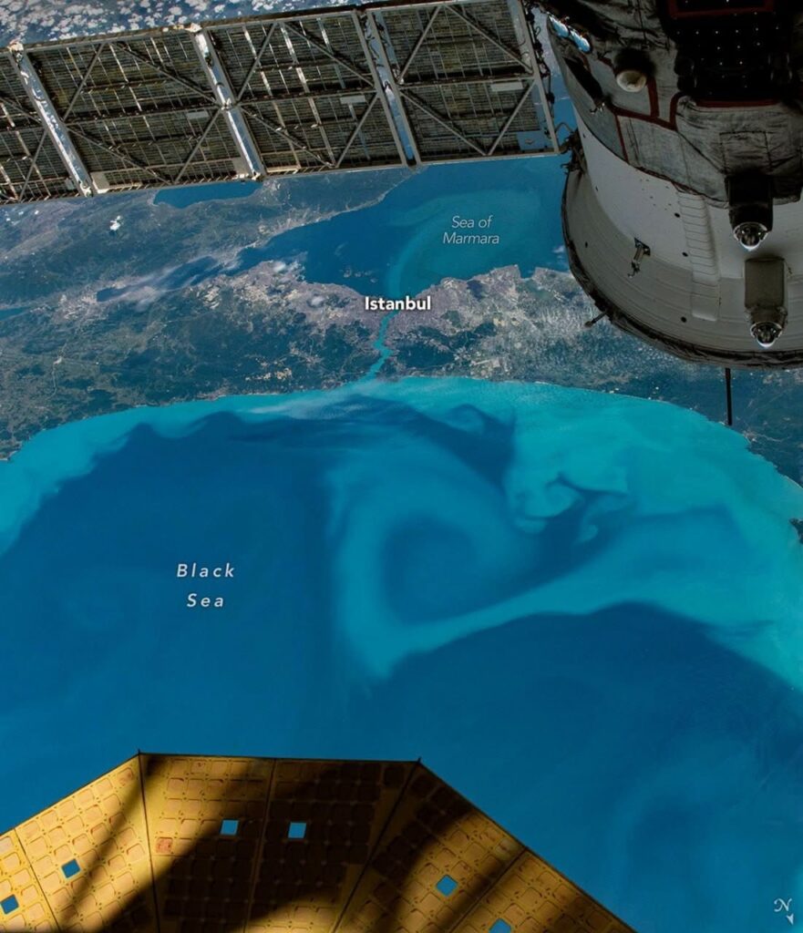 Супутник NASA показав бірюзові вири у Чорному морі