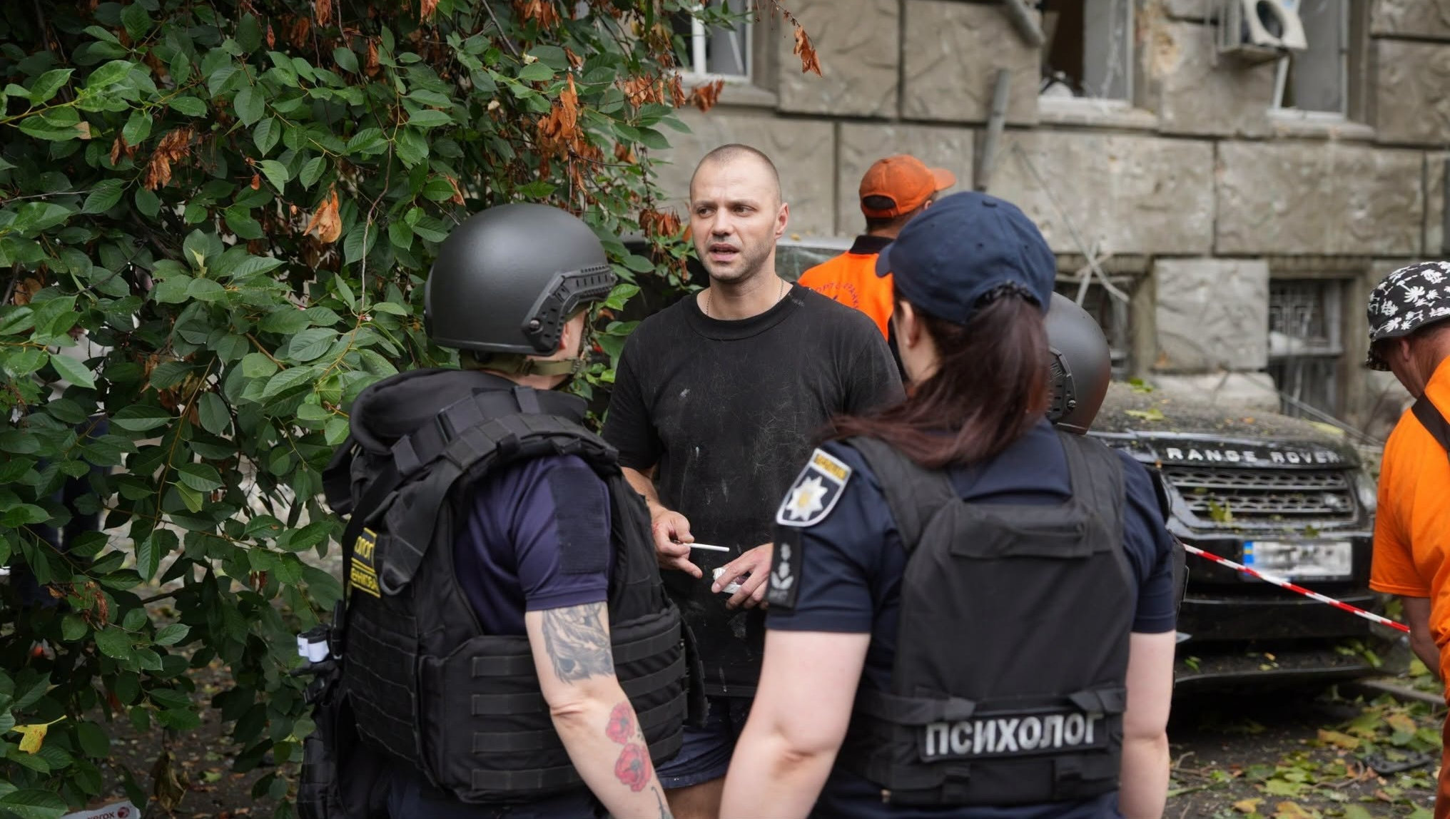 Спасатели показали кадры ликвидации последствий удара по Одессе