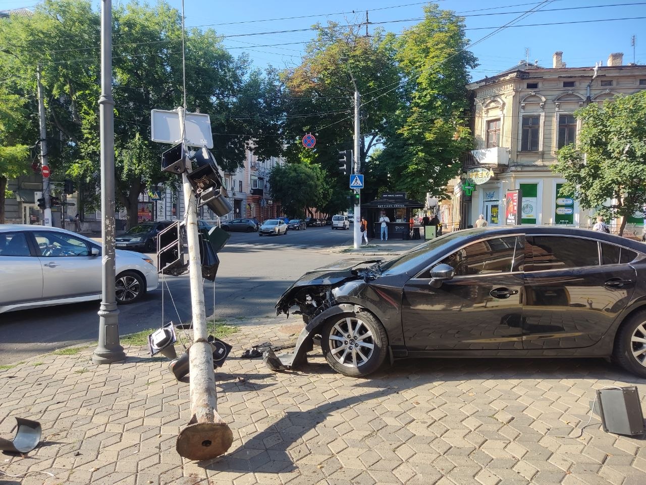 У центрі Одеси зіткнулися Toyota та Mazda (фото) У центрі Одеси зіткнулися Toyota та Mazda (фото)
