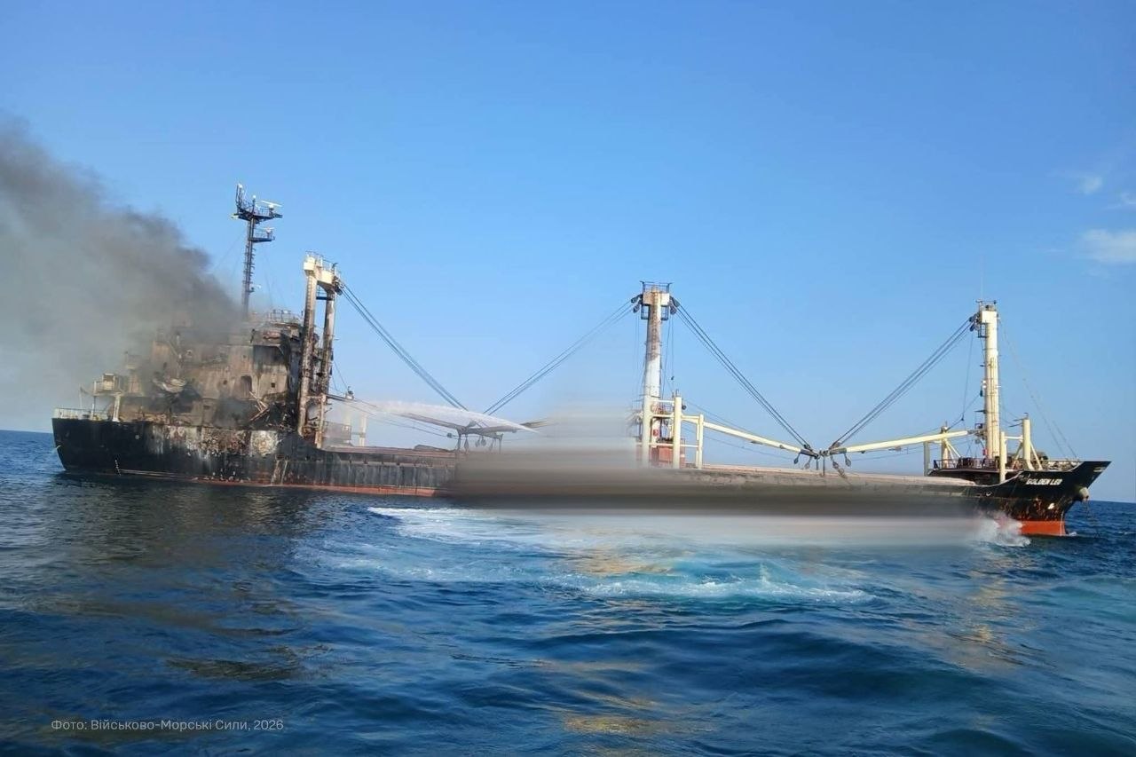 В Одесі перевіряють стан моря після затоплення судна «GOLDEN LEO» В Одесі перевіряють стан моря після затоплення судна «GOLDEN LEO»