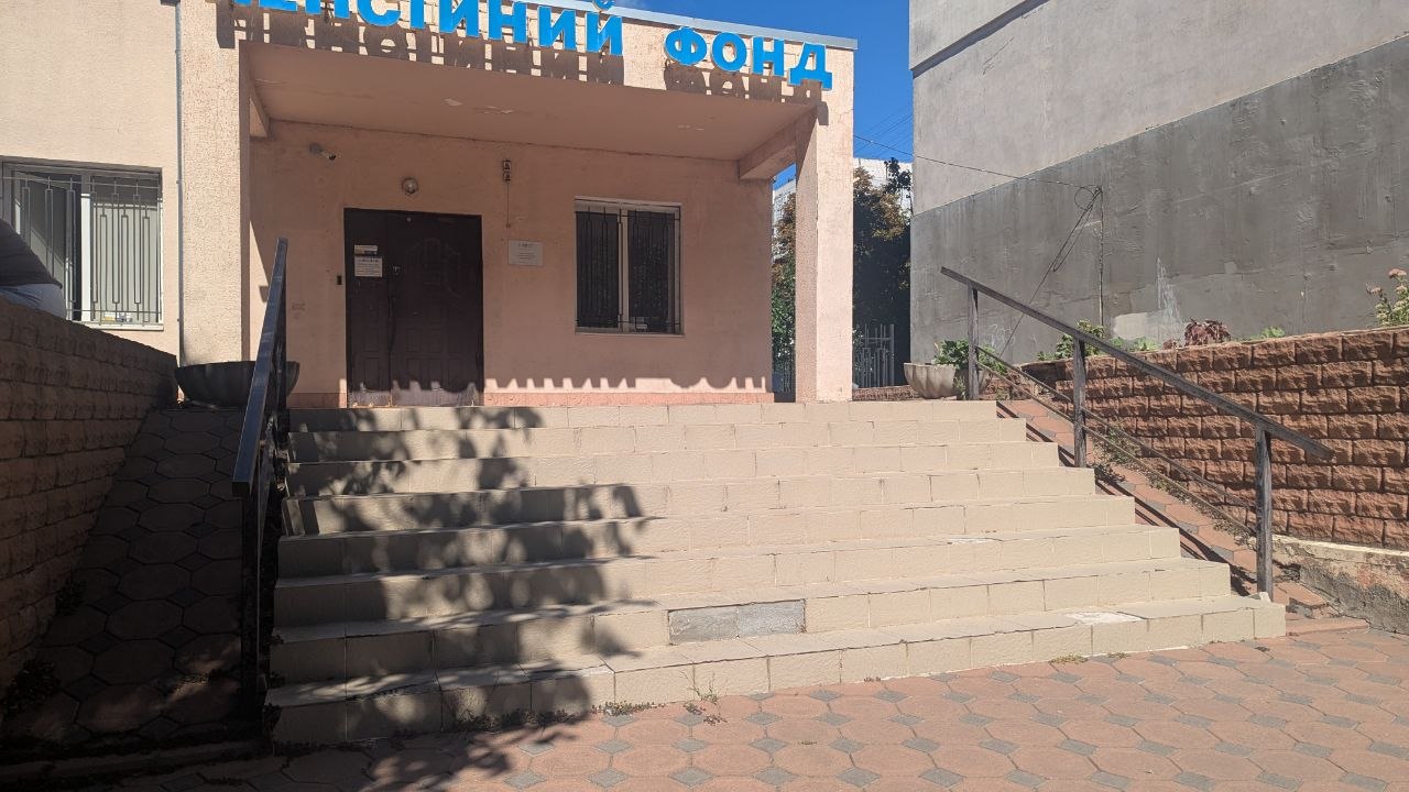 За документами, пенсією чи роботою: як облаштовані для людей з інвалідністю установи Одеси За документами, пенсією чи роботою: як облаштовані для людей з інвалідністю установи Одеси