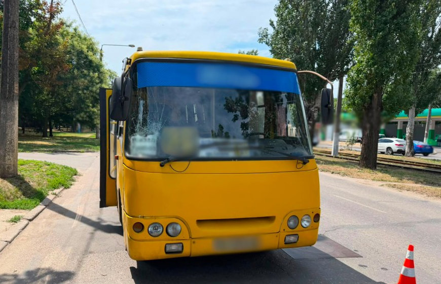 В Одессе маршрутка сбила пожилого пешехода: мужчина умер в больнице В Одессе маршрутка сбила пожилого пешехода: мужчина умер в больнице