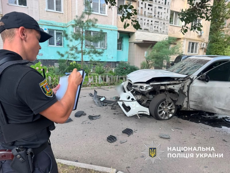 У Пересипському районі Одеси вибухнув автомобіль: водій отримав поранення