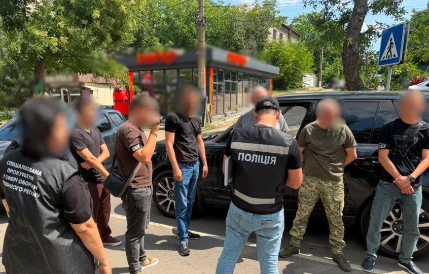 Начальника одного з відділів Одеського ТЦК спіймали на хабарі талонами на дизпаливо Начальника одного з відділів Одеського ТЦК спіймали на хабарі талонами на дизпаливо