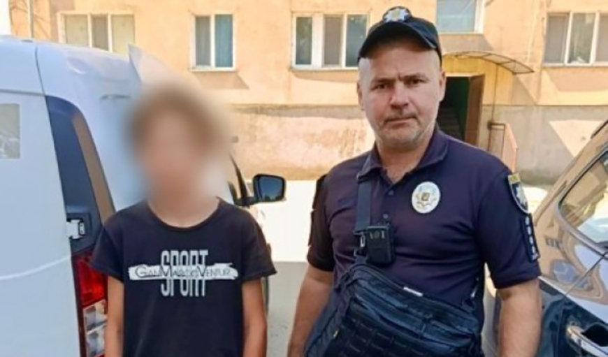 В Измаиле полицейские вернули матери 12-летнего мальчика В Измаиле полицейские вернули матери 12-летнего мальчика