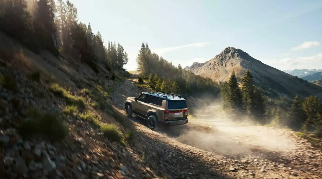 Lexus GX у різних умовах: від міських доріг до складного бездоріжжя Lexus GX у різних умовах: від міських доріг до складного бездоріжжя