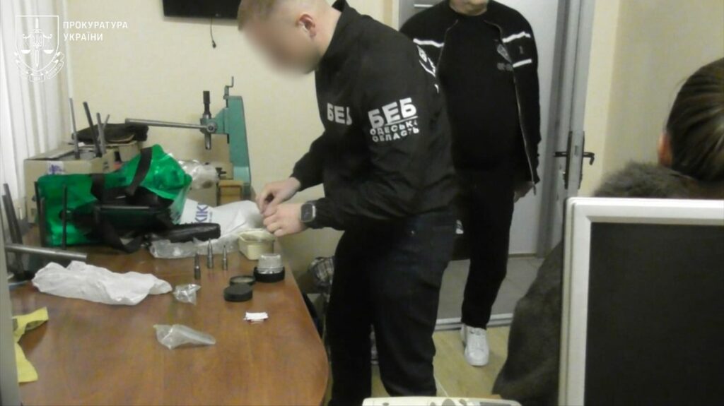 Фальшивий «люкс» на 30 мільйонів гривень: в Одесі судитимуть підпільного ювеліра Фальшивый «люкс» на 30 миллионов гривен: в Одессе будут судить подпольного ювелира