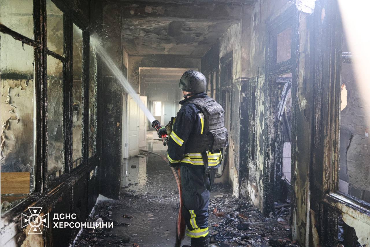 РФ атаковала больницу в Херсоне: погиб врач, ранена медсестра