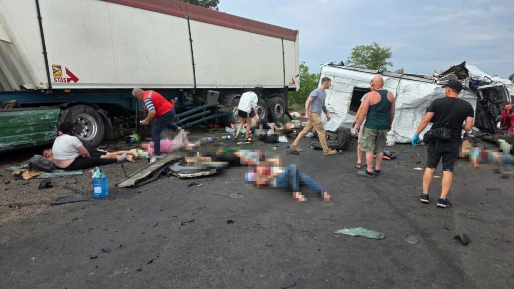 Автокатастрофа на трасі Одеса-Миколаїв: кількість жертв зросла до 12 Автокатастрофа на трассе Одесса — Николаев: количество погибших возросло до 12