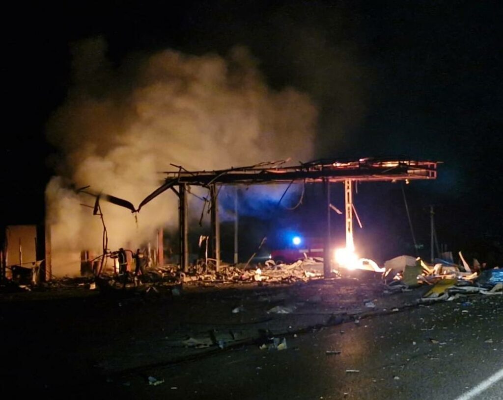 Враг ночью массированно атаковал юг Одесской области дронами: повреждены АЗС и объект энергетической инфраструктуры
