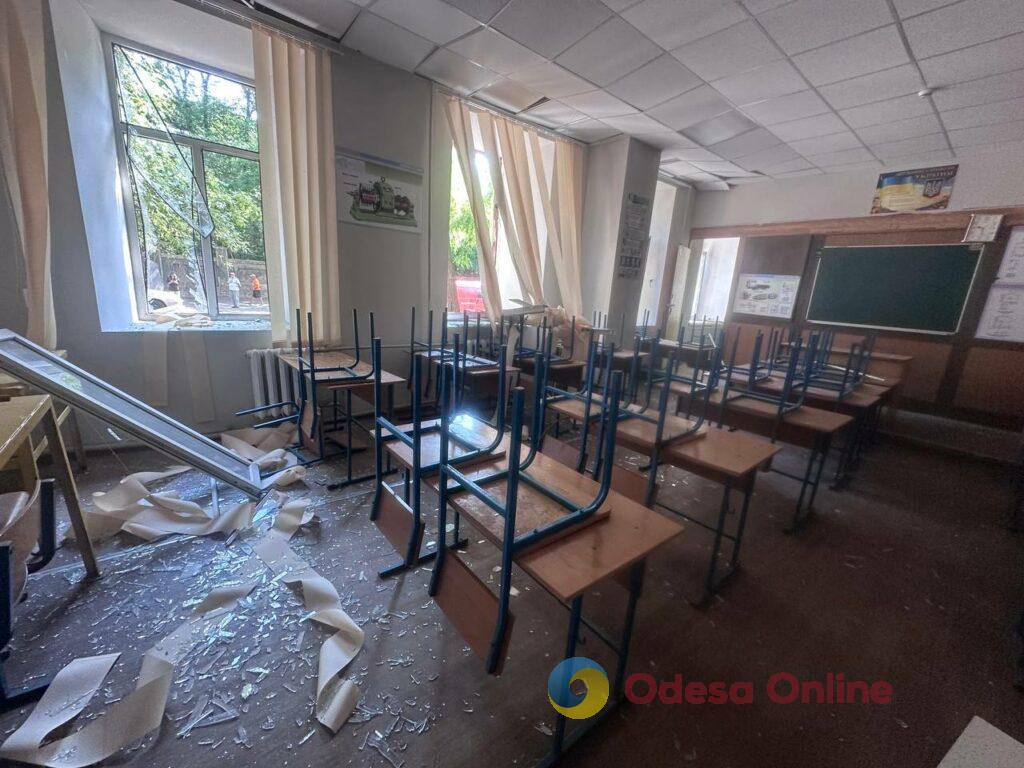Вікна вибило разом із рамами: як виглядає пошкоджений від ворожої атаки коледж в Одесі Окна выбило вместе с рамами: как выглядит колледж в Одессе после утренней атаки РФ