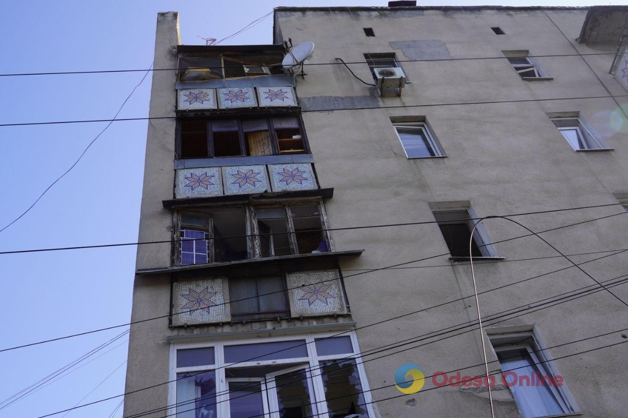 Ракетний удар по Одесі увечері 16 липня: світлини наслідків та розповіді людей Ракетний удар по Одесі увечері 16 липня: світлини наслідків та розповіді людей