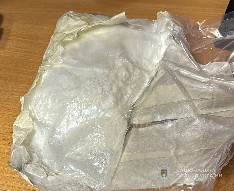 В Одесі засудили чоловіка, який перевозив кокаїн у наплічнику доньки В Одесі засудили чоловіка, який перевозив кокаїн у наплічнику доньки