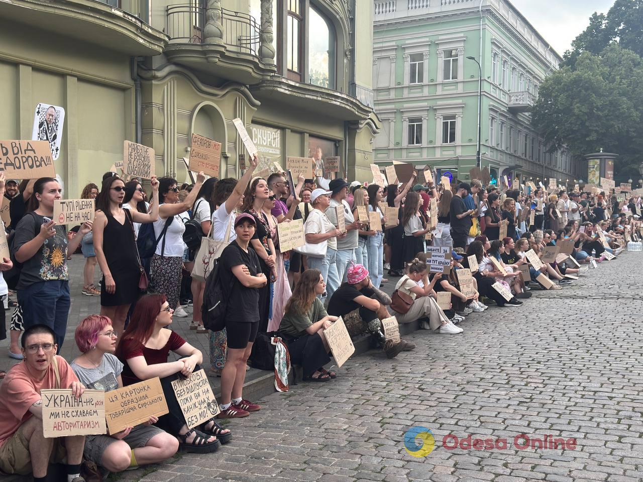 В Одесі другий день поспіль мітингували проти відставки Михайла Федорова (фото, відео) В Одесі другий день поспіль мітингували проти відставки Михайла Федорова (фото, відео)