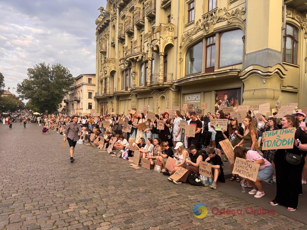 В Одесі другий день поспіль мітингували проти відставки Михайла Федорова (фото, відео) В Одесі другий день поспіль мітингували проти відставки Михайла Федорова (фото, відео)
