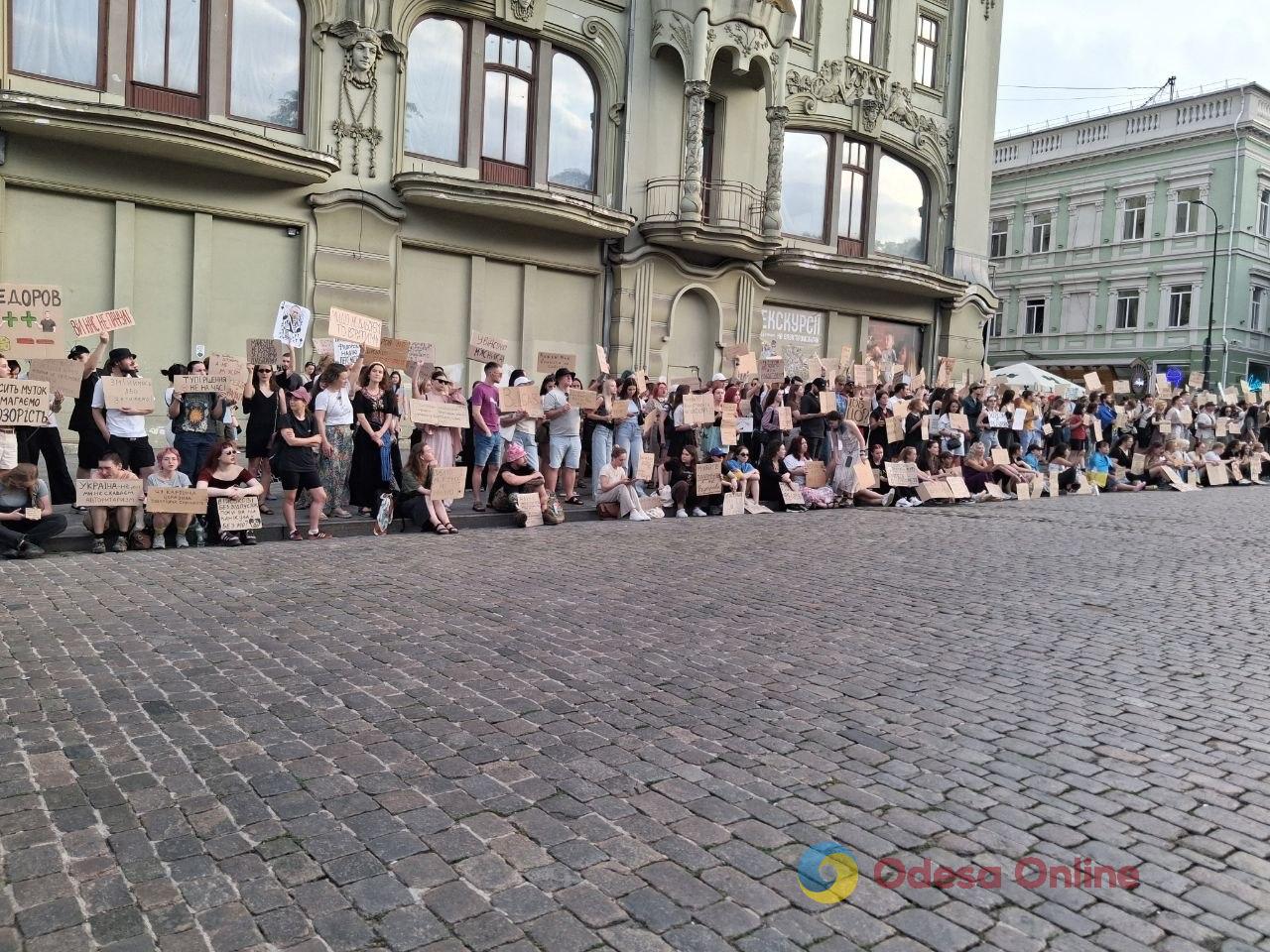 В Одесі другий день поспіль мітингували проти відставки Михайла Федорова (фото, відео) В Одесі другий день поспіль мітингували проти відставки Михайла Федорова (фото, відео)
