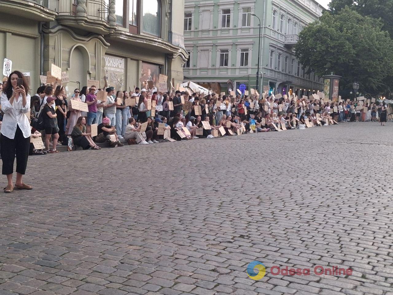 В Одесі другий день поспіль мітингували проти відставки Михайла Федорова (фото, відео) В Одесі другий день поспіль мітингували проти відставки Михайла Федорова (фото, відео)