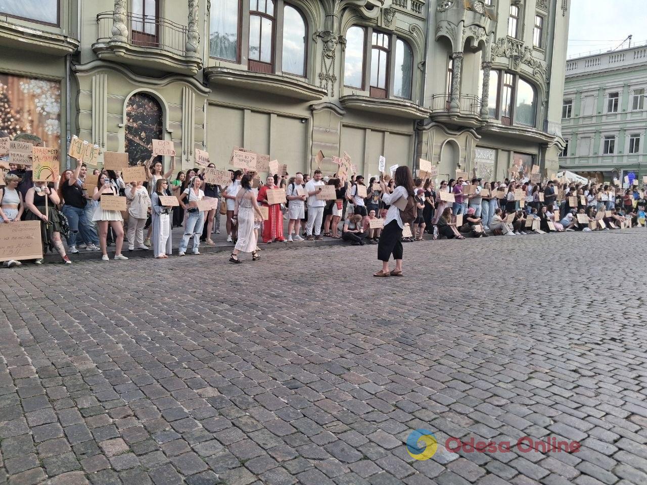 В Одесі другий день поспіль мітингували проти відставки Михайла Федорова (фото, відео) В Одесі другий день поспіль мітингували проти відставки Михайла Федорова (фото, відео)